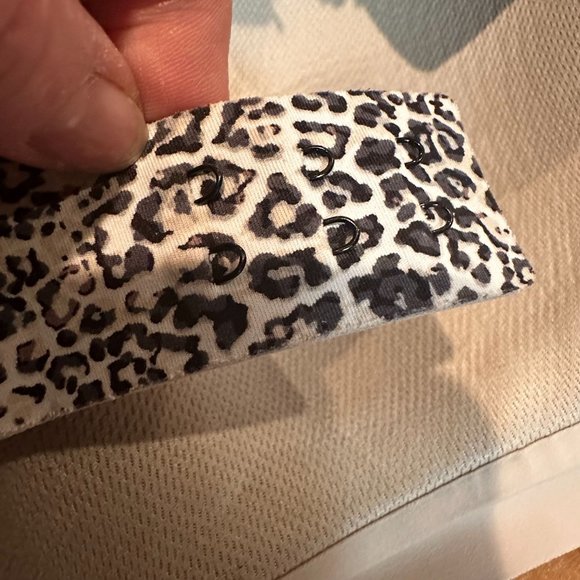 Victoria's Secret Victoria Sport‎ "Angel Max" Leopard Print Sports Bra 32DDD EUC - Picture 8 of 9